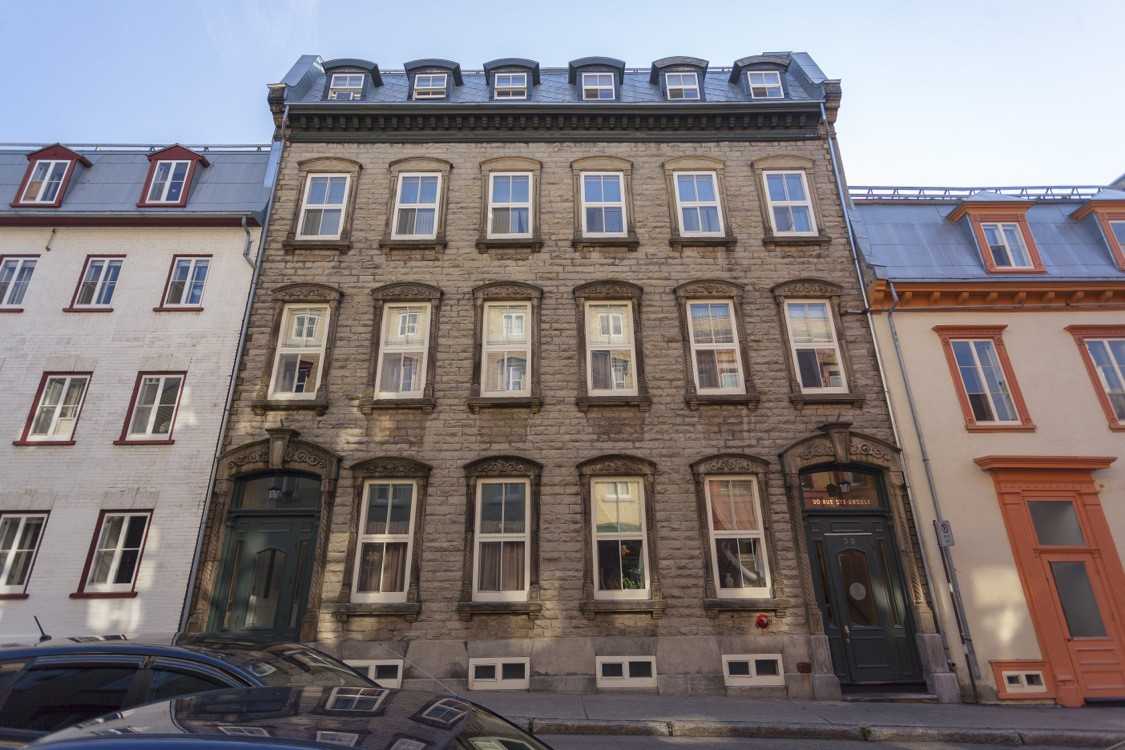 SaintLuc Apartments 30 Rue SainteUrsule, Québec, QC G1R 4E3 with 1