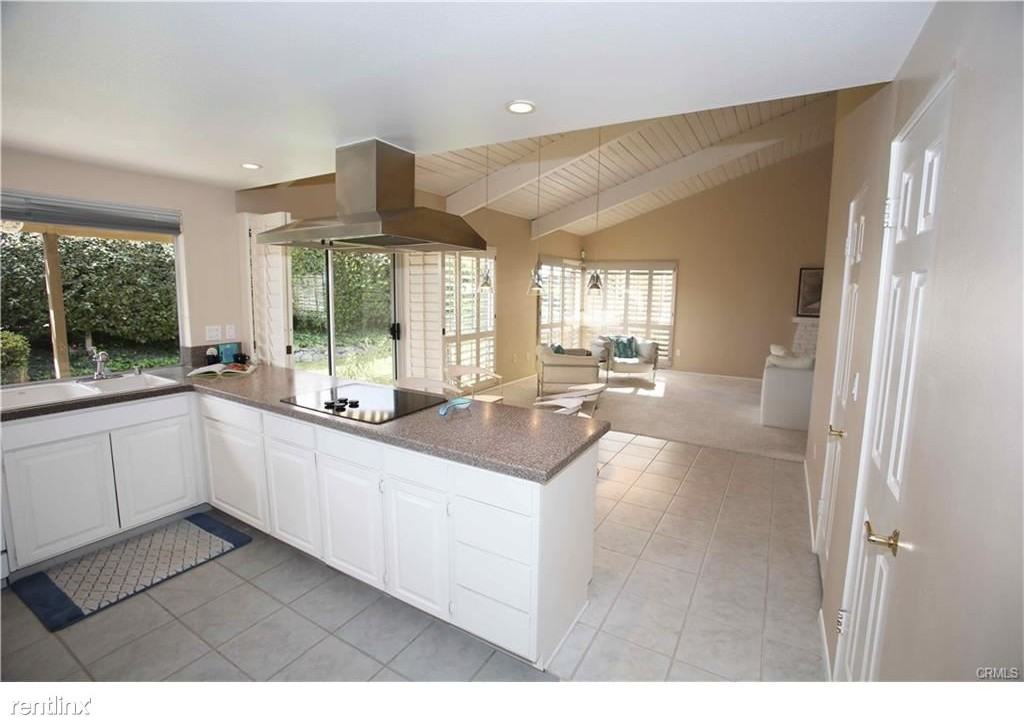 31054 Flying Cloud Dr - Photo 2 of 21