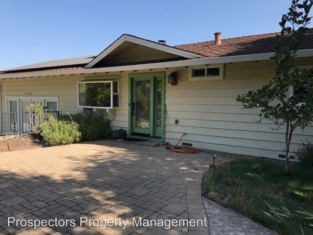 17295 Holiday Dr - Photo 2 of 18