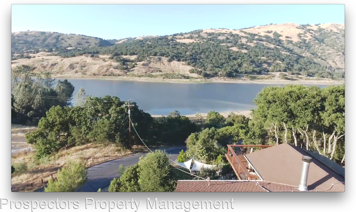 17295 Holiday Dr - Photo 3 of 18