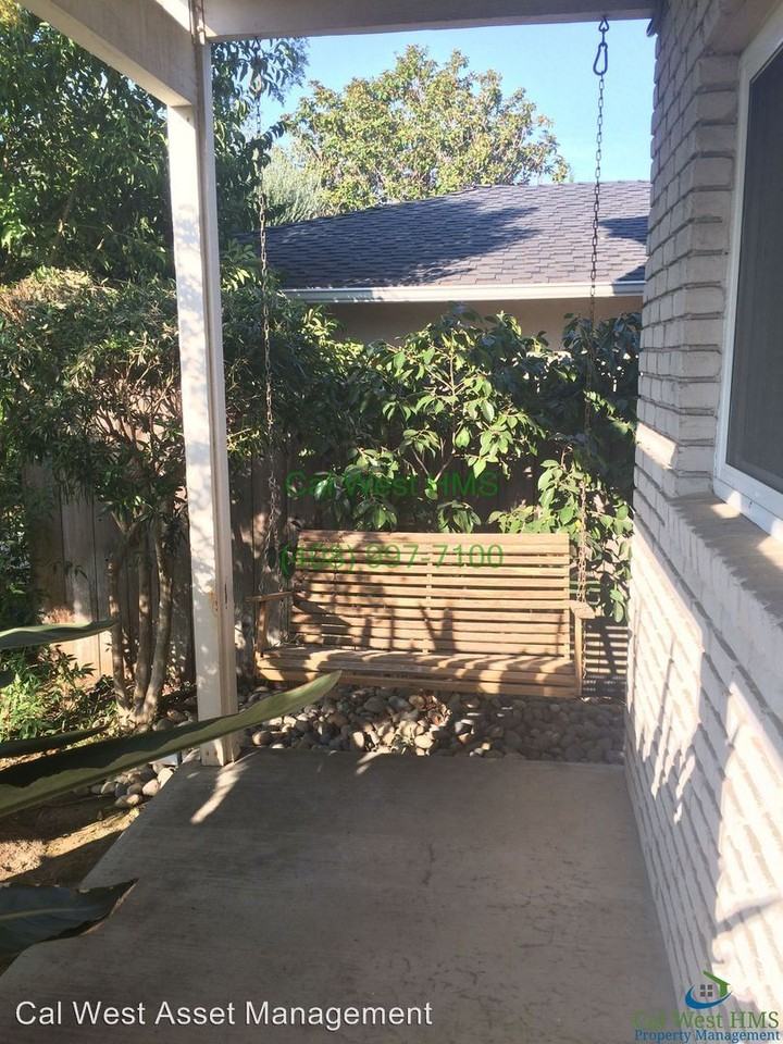 1150 Old Oak Dr - Photo 2 of 18