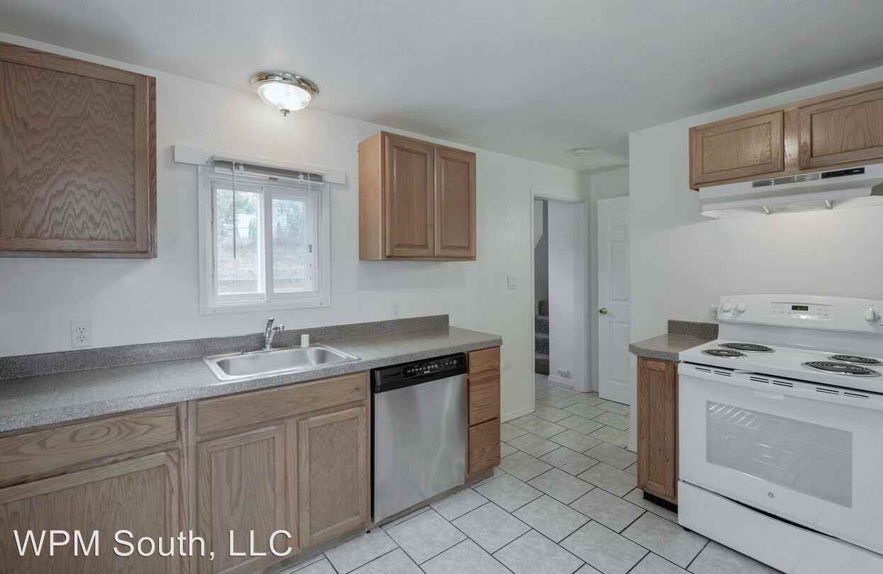 2051 S 134th St - Photo 2 of 9