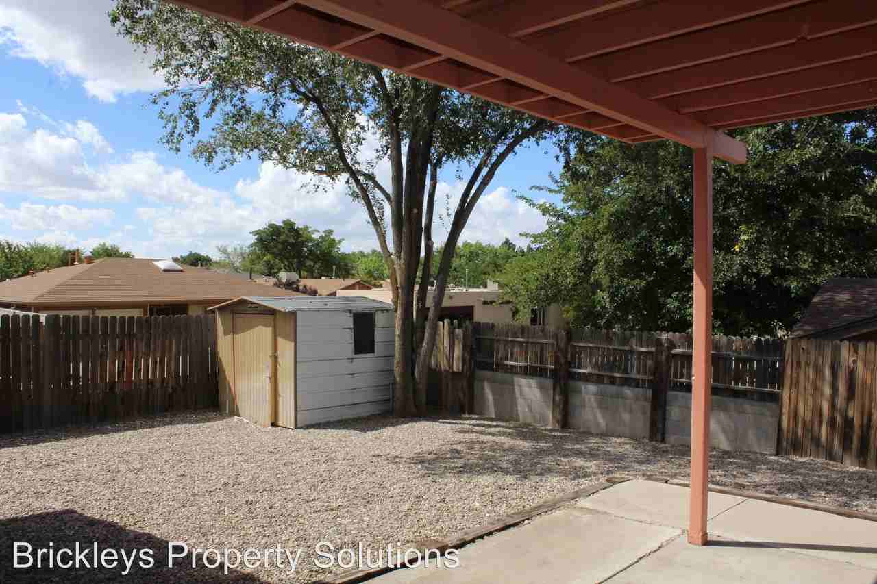 2511 Hiawatha Dr NE - Photo 2 of 21