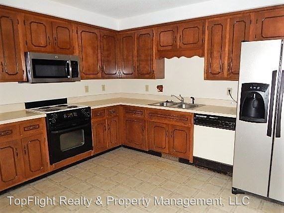 1151 Woodbridge Dr - Photo 2 of 11