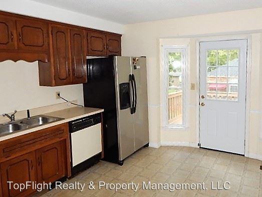 1151 Woodbridge Dr - Photo 3 of 11