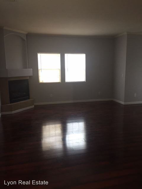 3517 T St - Photo 3 of 9