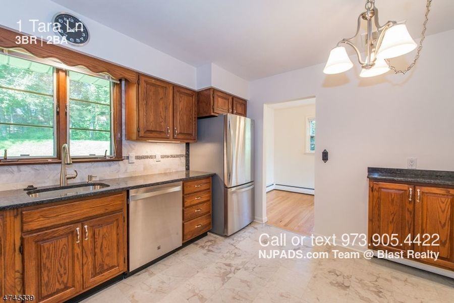 1 Tara Ln - Photo 3 of 18