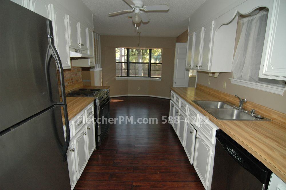 15 Crape Myrtle Pl - Photo 2 of 10