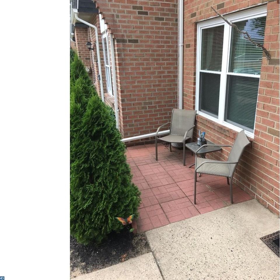 2020 Harbour Dr - Photo 2 of 13