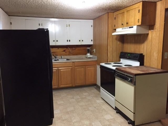 758 8th Ave - Photo 2 of 8