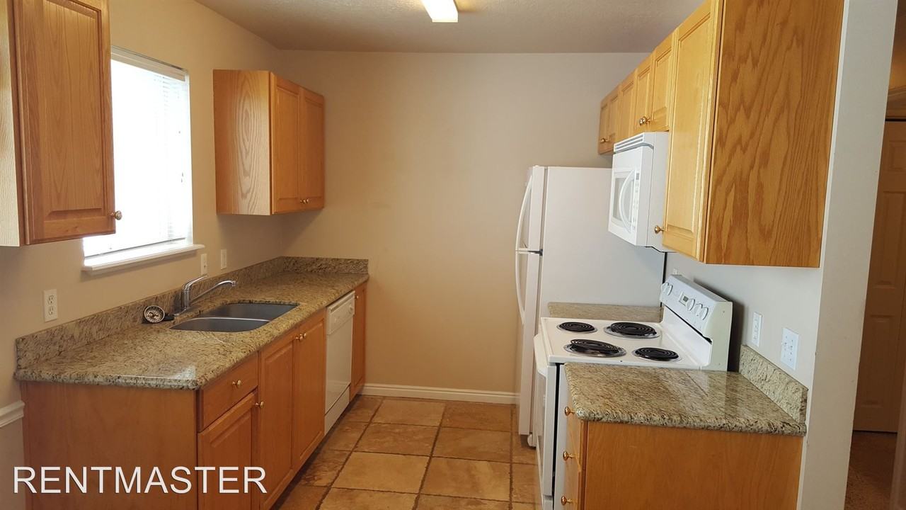 264 N 3rd E - Photo 2 of 3