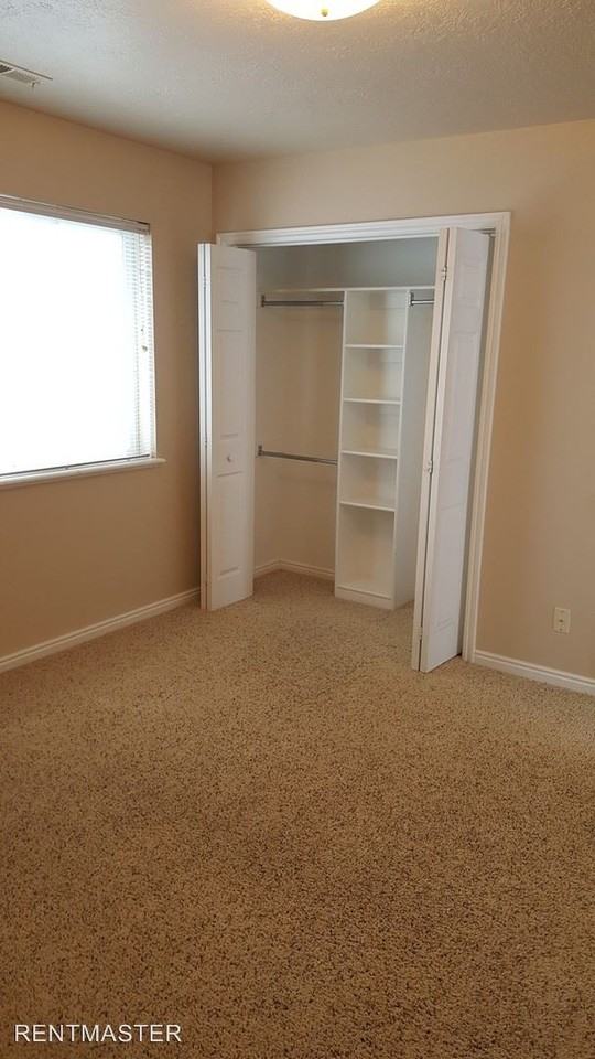 264 N 3rd E - Photo 3 of 3