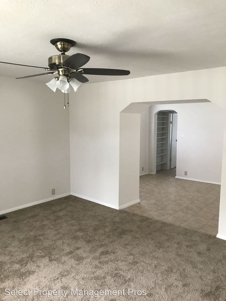 122 W Creighton Ave - Photo 2 of 14