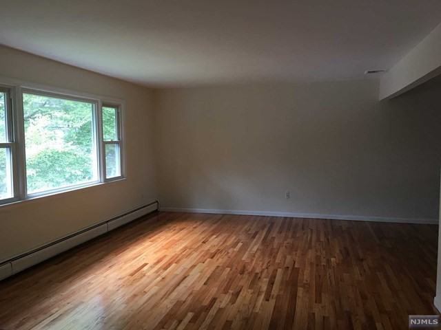 255 Hillcrest Rd - Photo 3 of 14