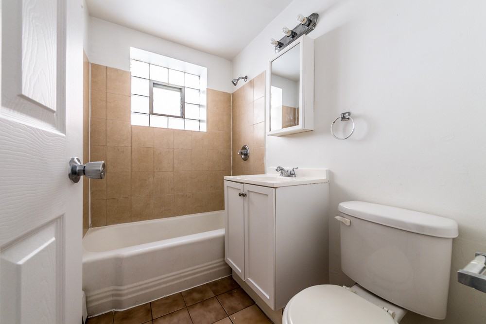 812 S 19th Ave - Photo 2 of 7