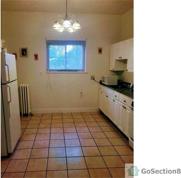 4176 Poplar St - Photo 3 of 8