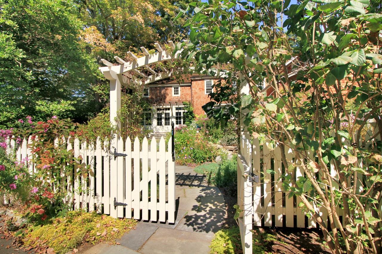 156 Deforest Rd - Photo 2 of 42