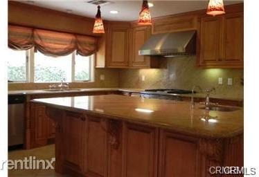 1206 Oxford Rd - Photo 2 of 12