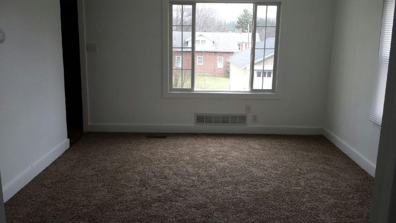 108 N North St - Photo 3 of 7