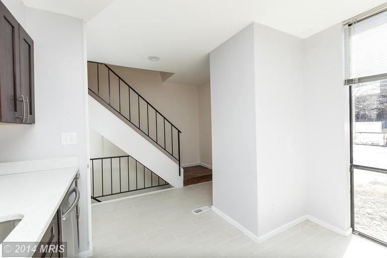 246 W Lafayette Ave - Photo 3 of 30