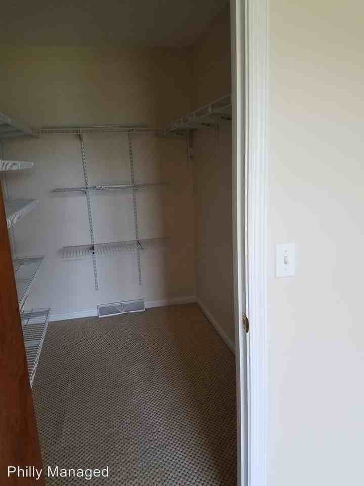 104 Medford Dr - Photo 3 of 11