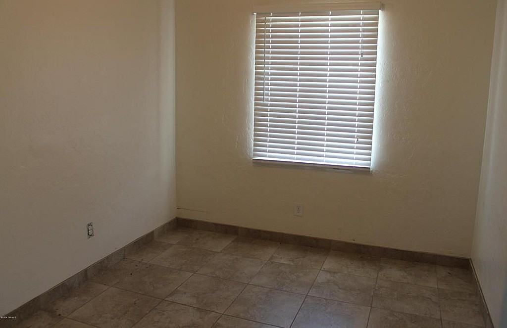 2541 E Blanton Dr - Photo 3 of 7