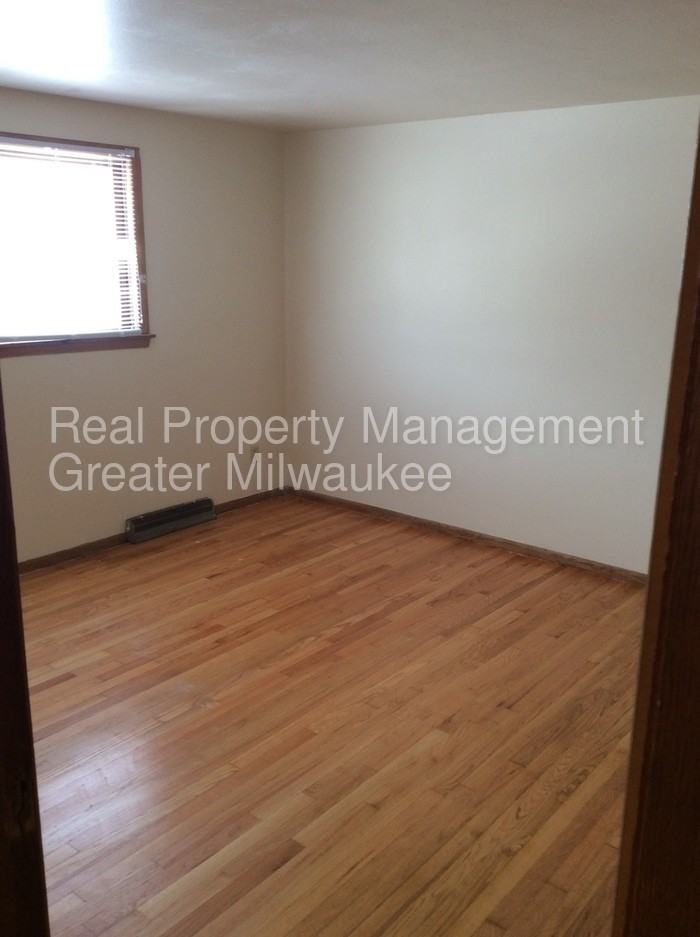 6402 N 73rd St - Photo 3 of 6