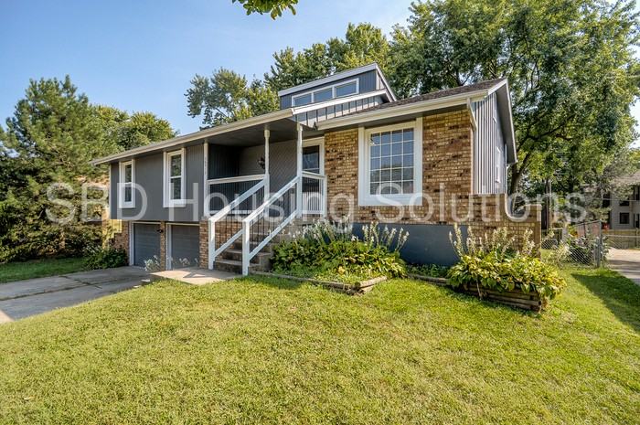 16317 E 28th St S - Photo 2 of 36