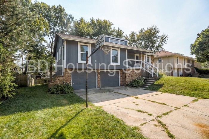 16317 E 28th St S - Photo 3 of 36