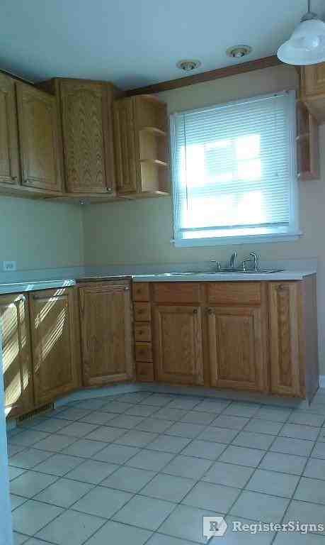 3120 Sangamon St - Photo 2 of 8