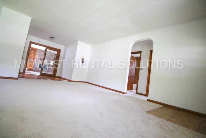 607 N Main St - Photo 3 of 20