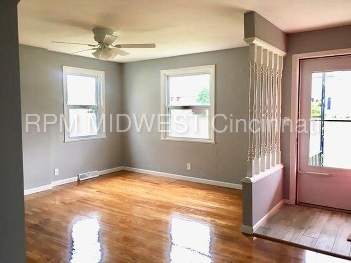 3770 Monfort Heights Dr - Photo 3 of 11