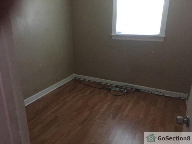 1512 Lincoln Pl - Photo 2 of 9