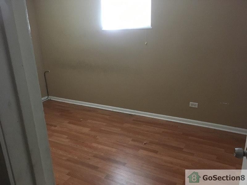 1512 Lincoln Pl - Photo 3 of 9