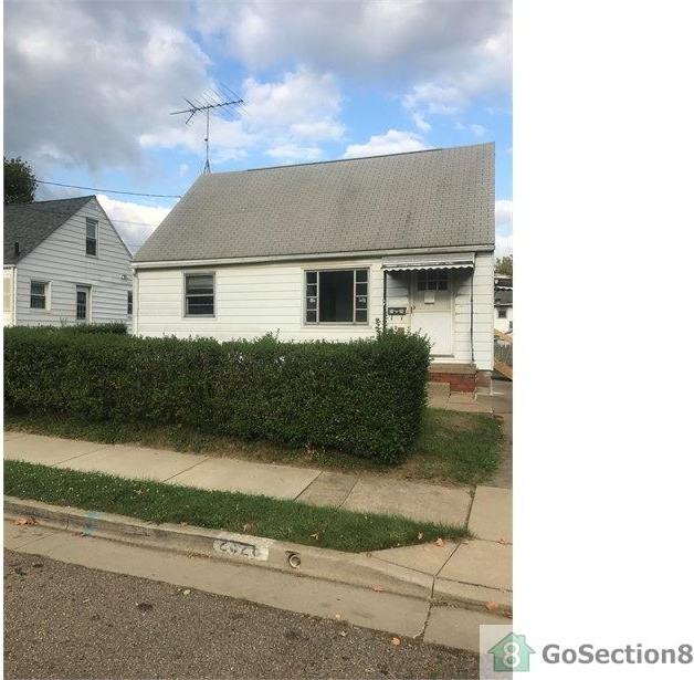 2328 Baldwin Ave NE - Photo 2 of 4