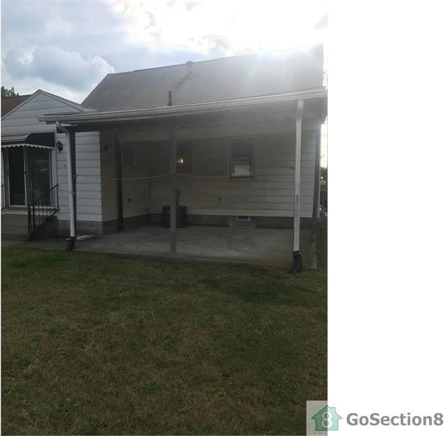 2328 Baldwin Ave NE - Photo 3 of 4
