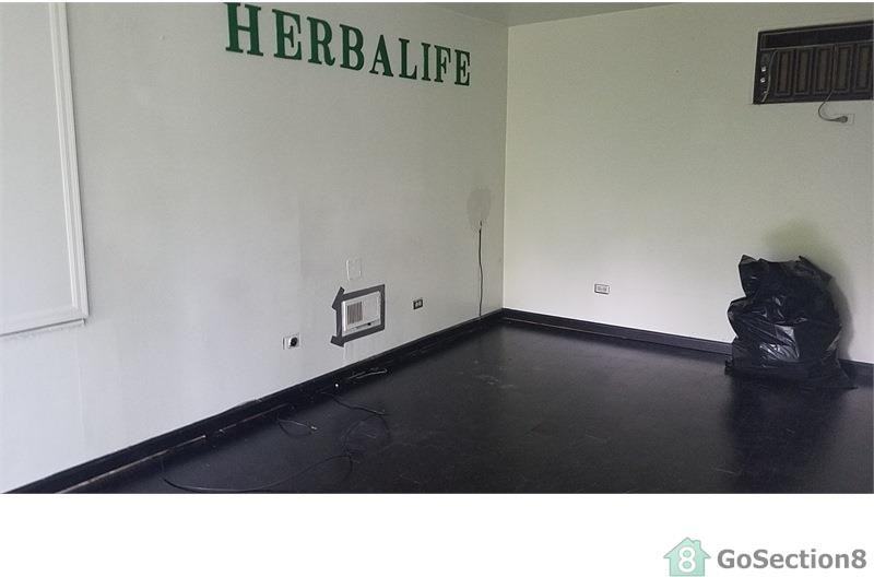 322 Division St - Photo 2 of 9