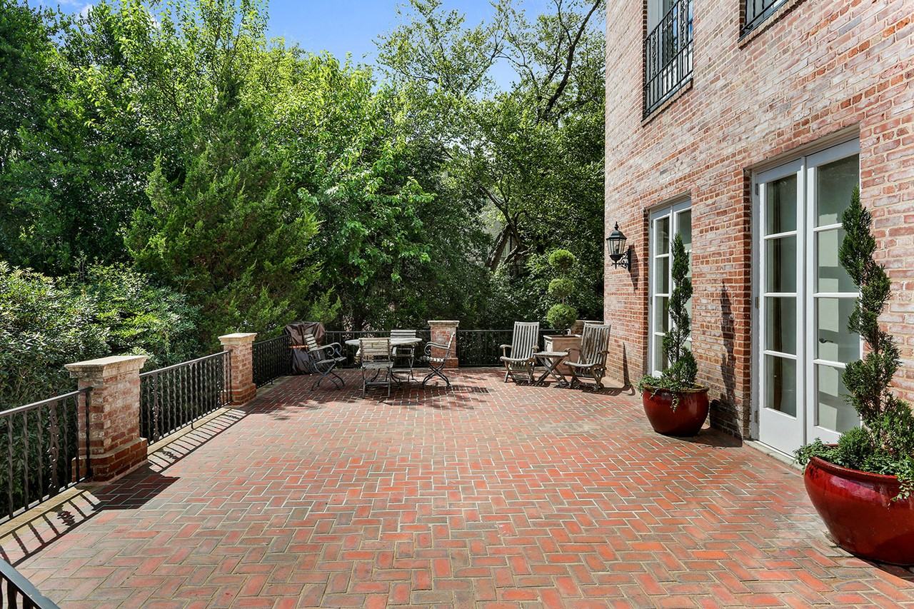 270 15th St NE #303 - Photo 2 of 25