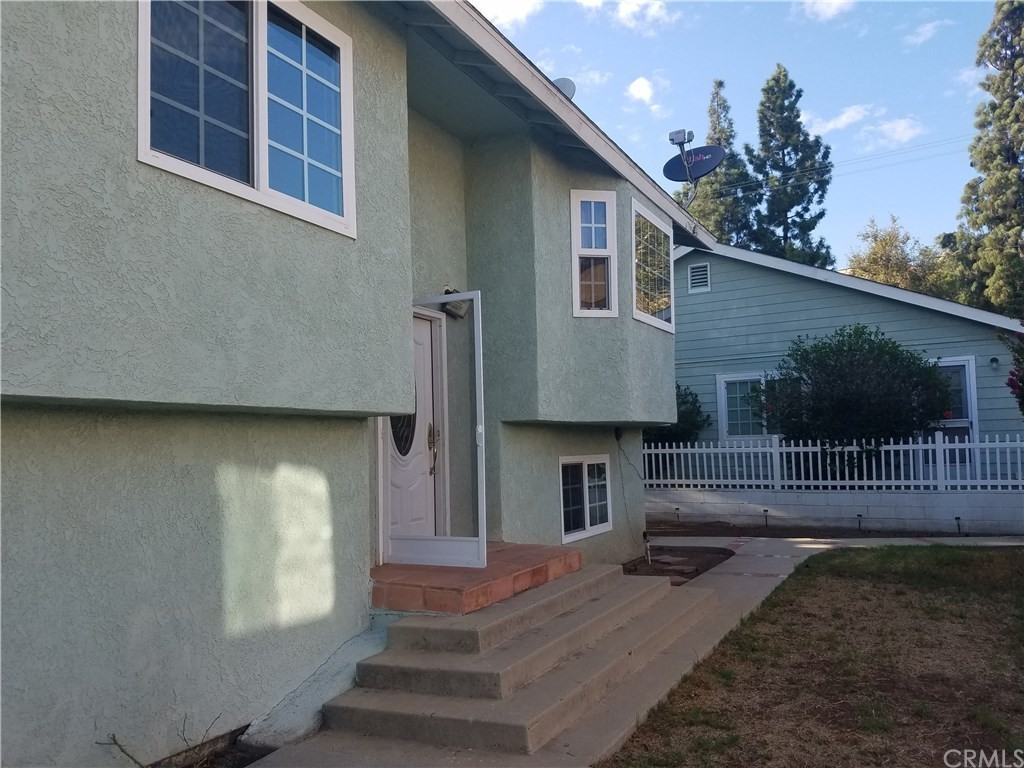 438 W 5th St - Photo 2 of 25