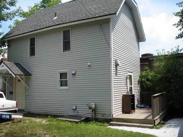 338 Bostwick St N - Photo 2 of 10