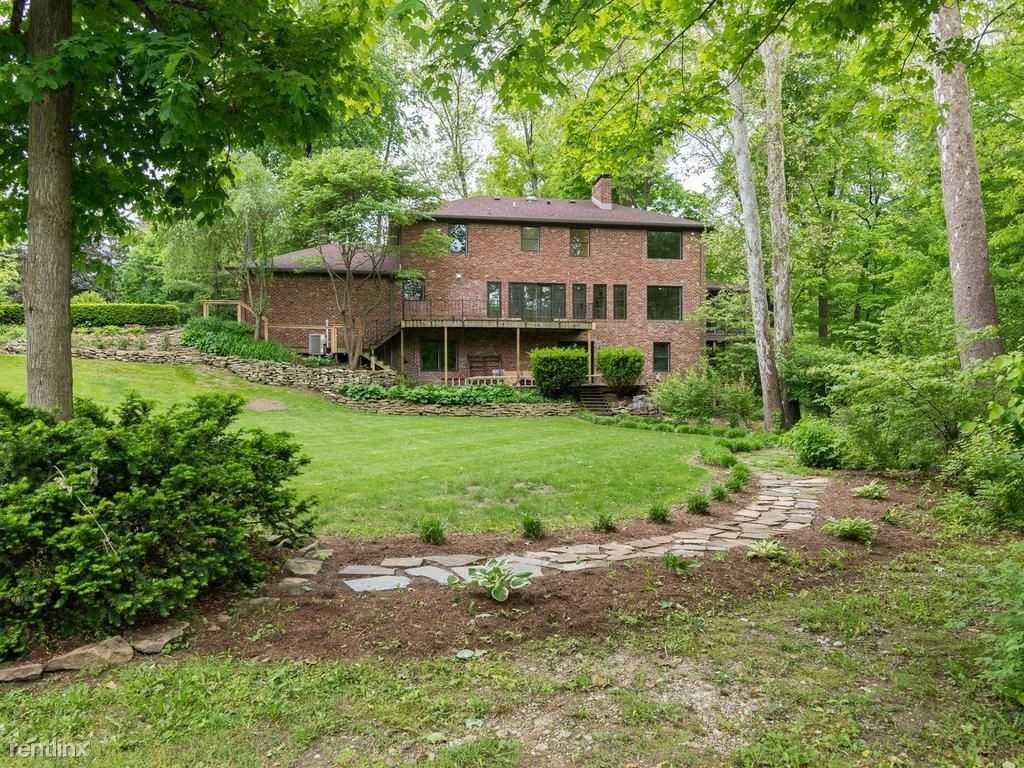 7532 Brookview Cir - Photo 2 of 11