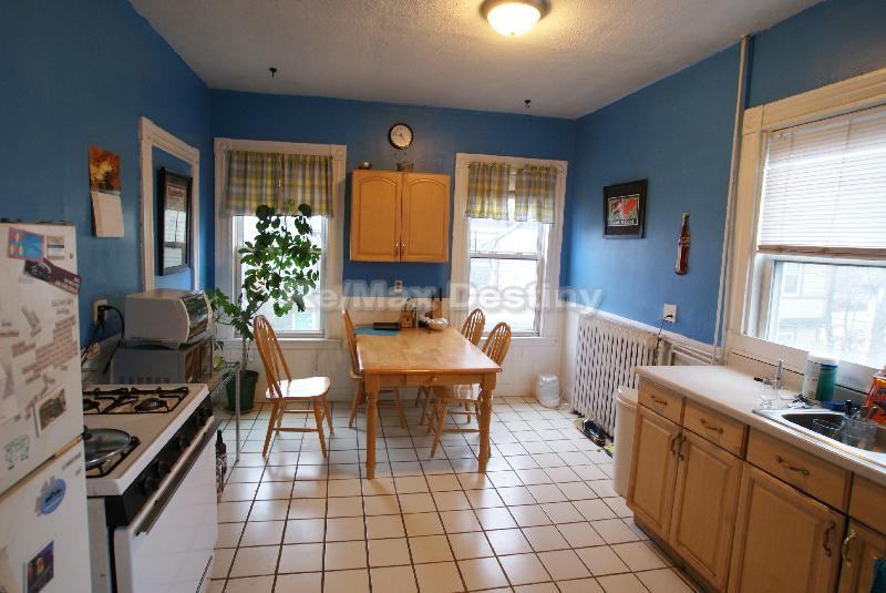 184 School St 3 - Photo 2 of 7