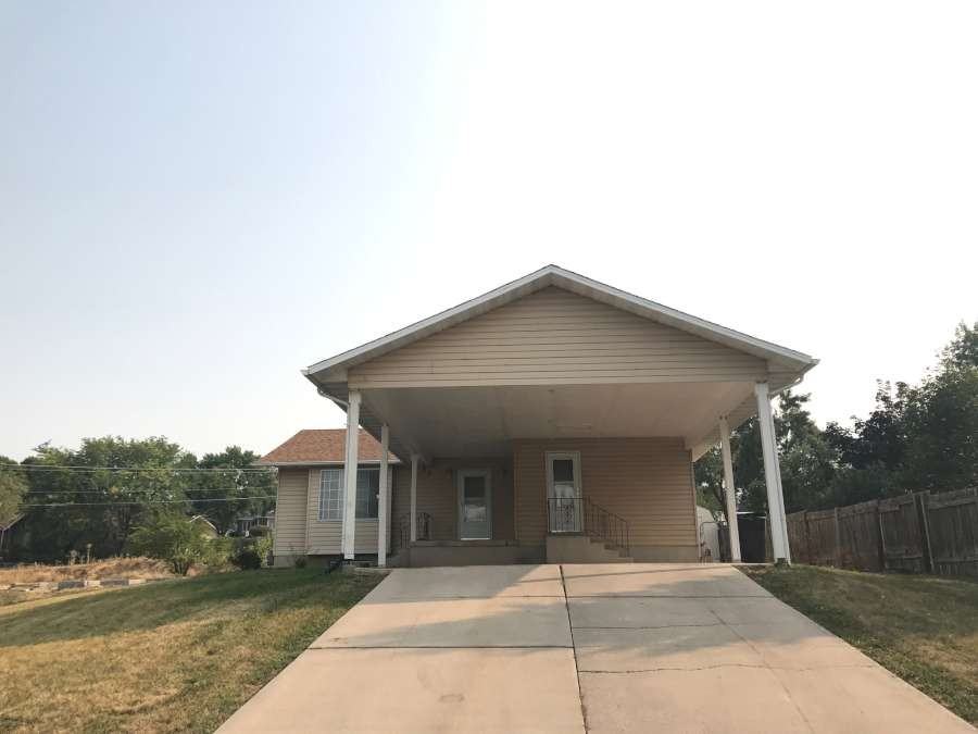 242 S 425 E - Photo 2 of 19