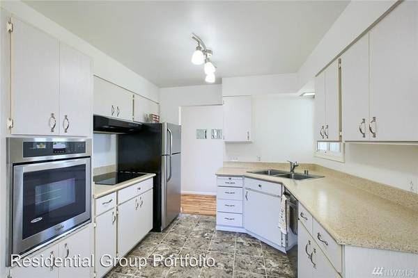 2005 S 252nd St - Photo 3 of 7