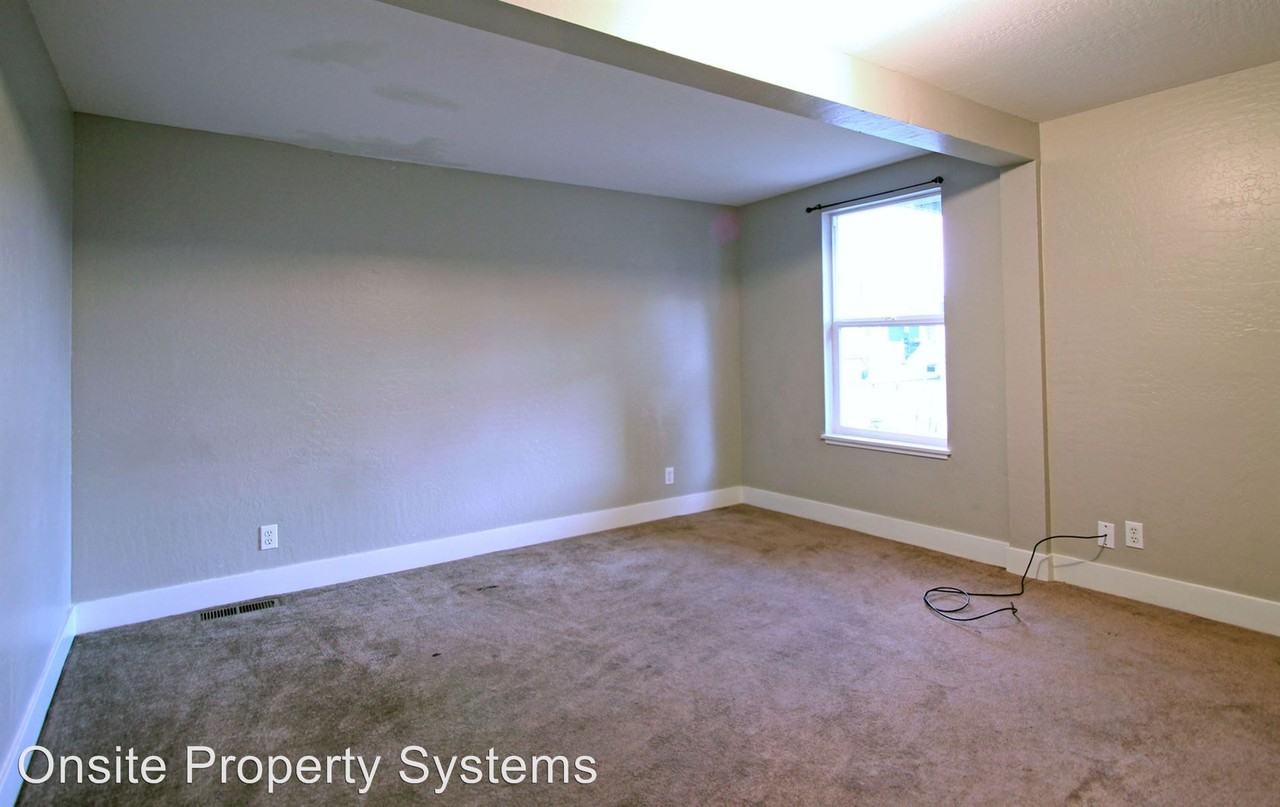 1339 Shafter Ave - Photo 3 of 12