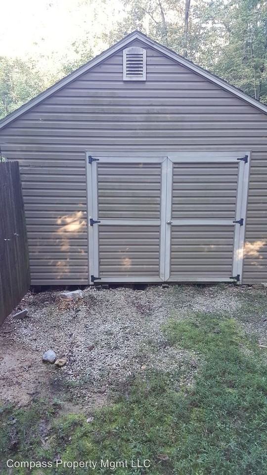 6079 Wertztown Rd - Photo 3 of 32