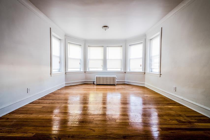 8101 S Justine - Photo 2 of 5