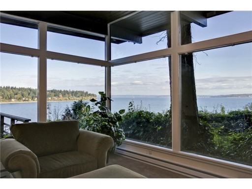 9512 Yew St NE - Photo 3 of 14