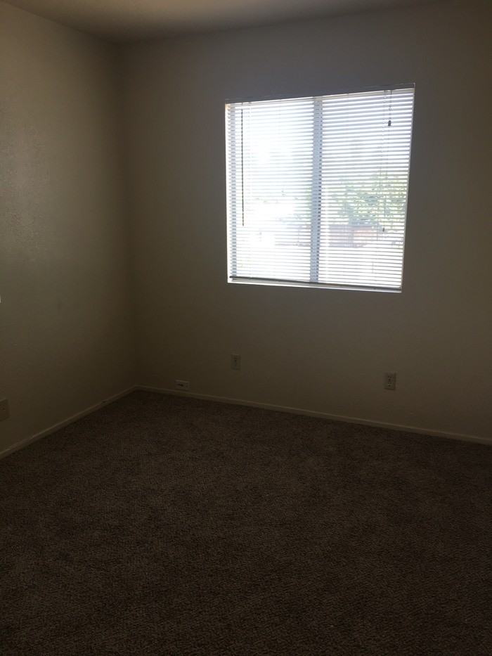 1802 Edgemont Way #B - Photo 2 of 5