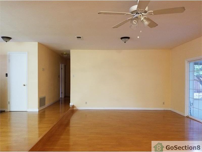 3128 Capewood Ln - Photo 2 of 4